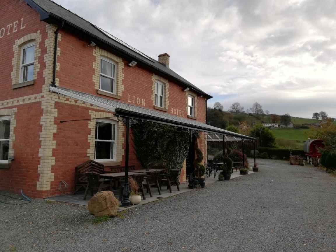 Lion Hotel Llanbister Extérieur photo