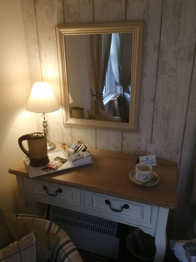 Lion Hotel Llanbister Extérieur photo
