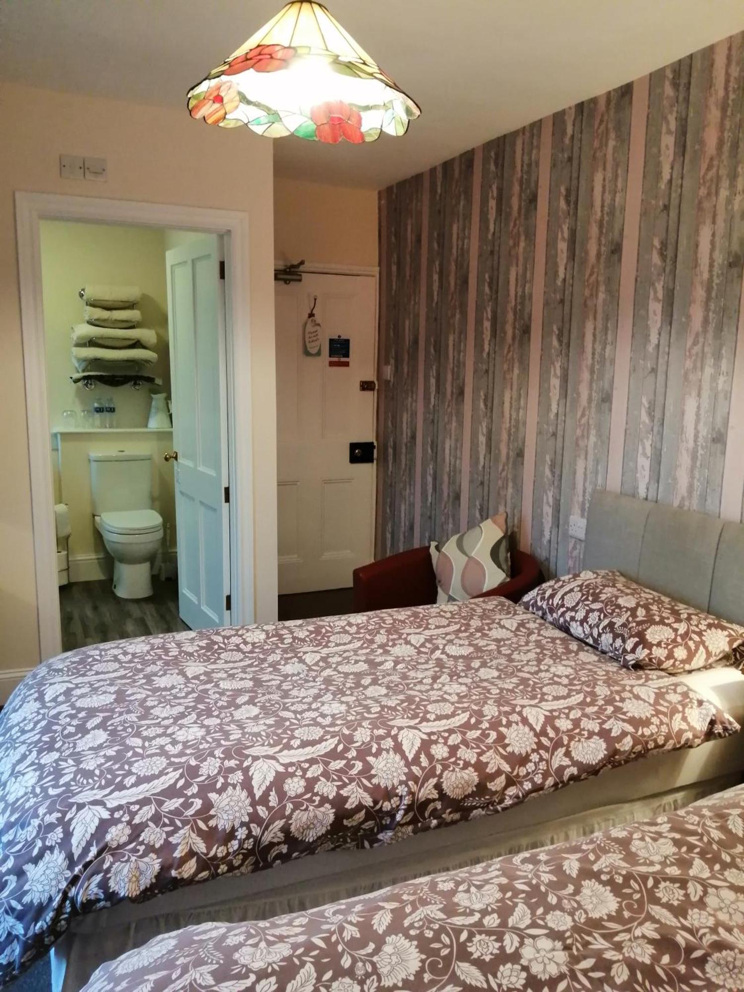 Lion Hotel Llanbister Extérieur photo