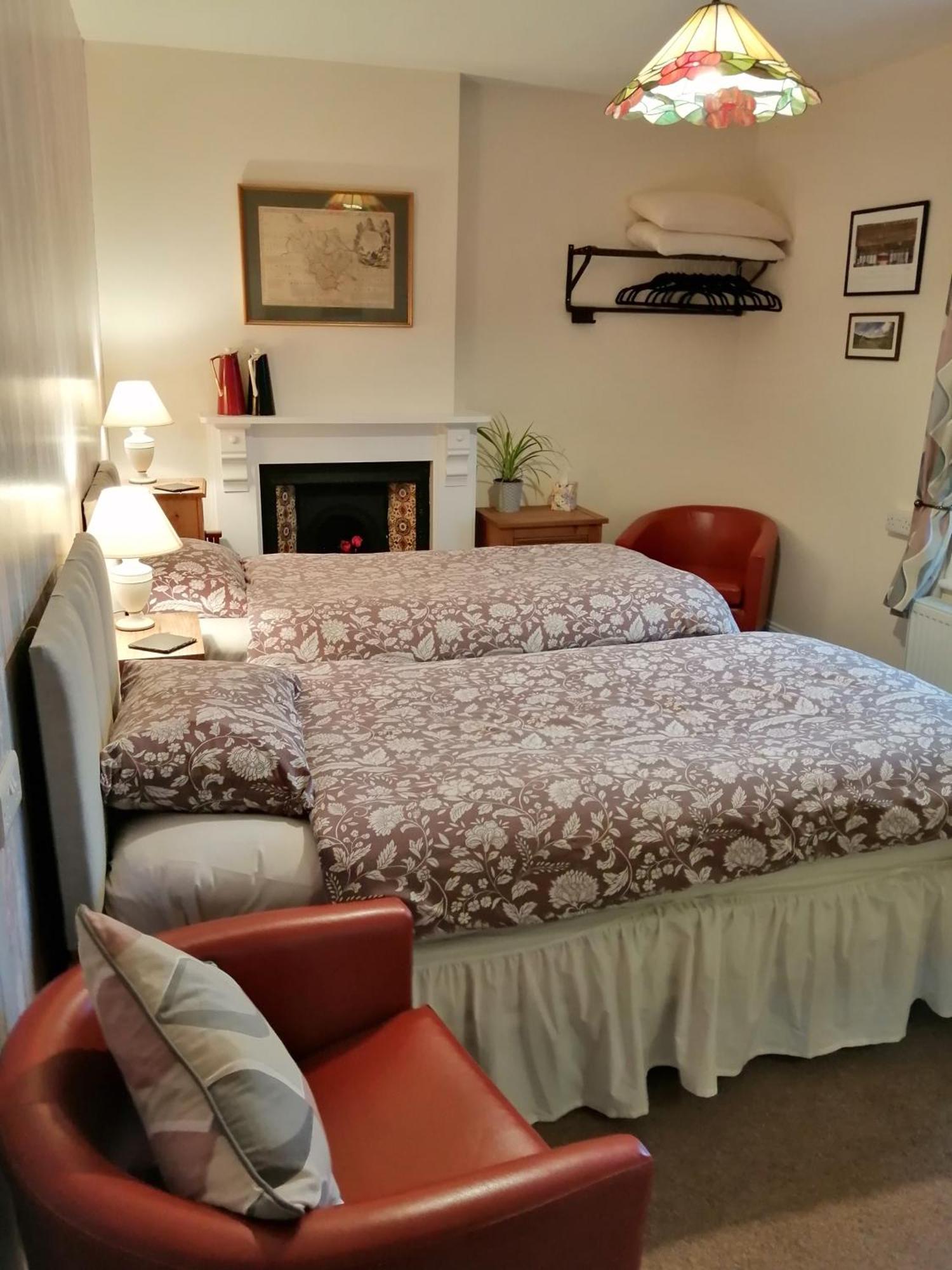 Lion Hotel Llanbister Extérieur photo