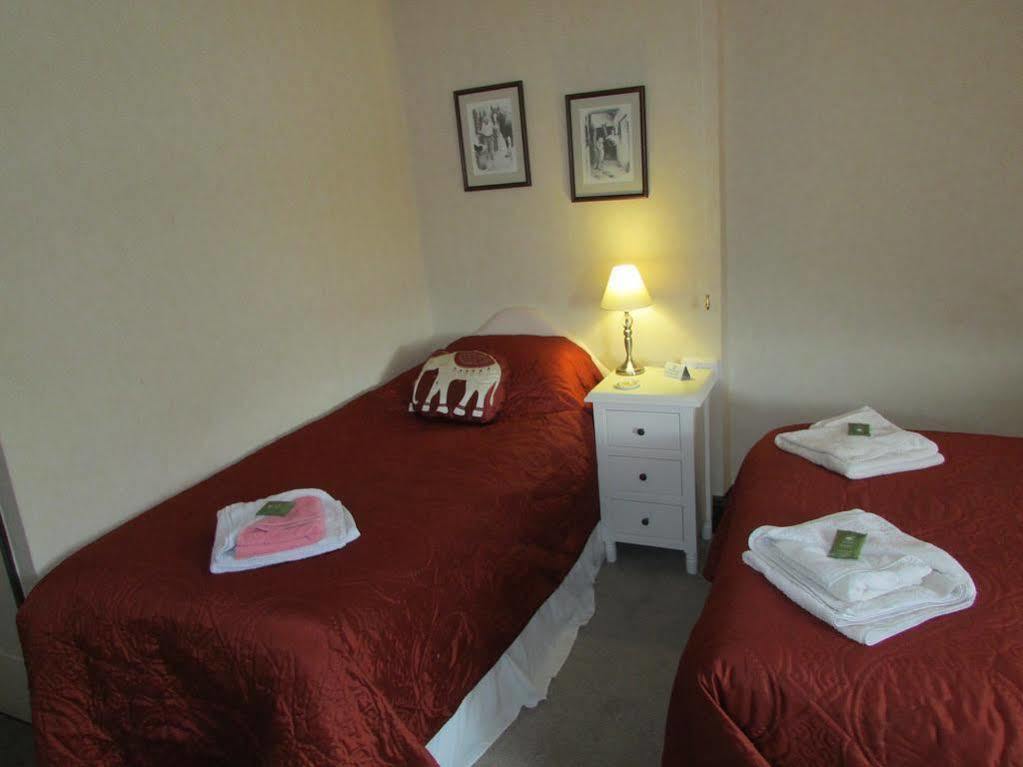Lion Hotel Llanbister Extérieur photo