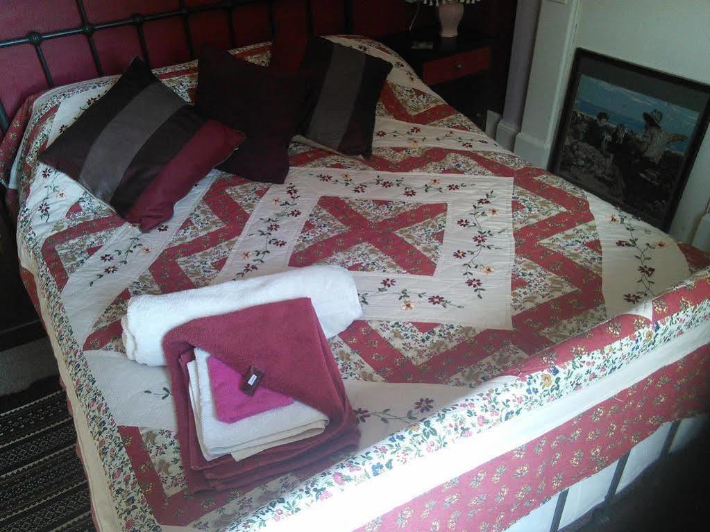 Lion Hotel Llanbister Extérieur photo