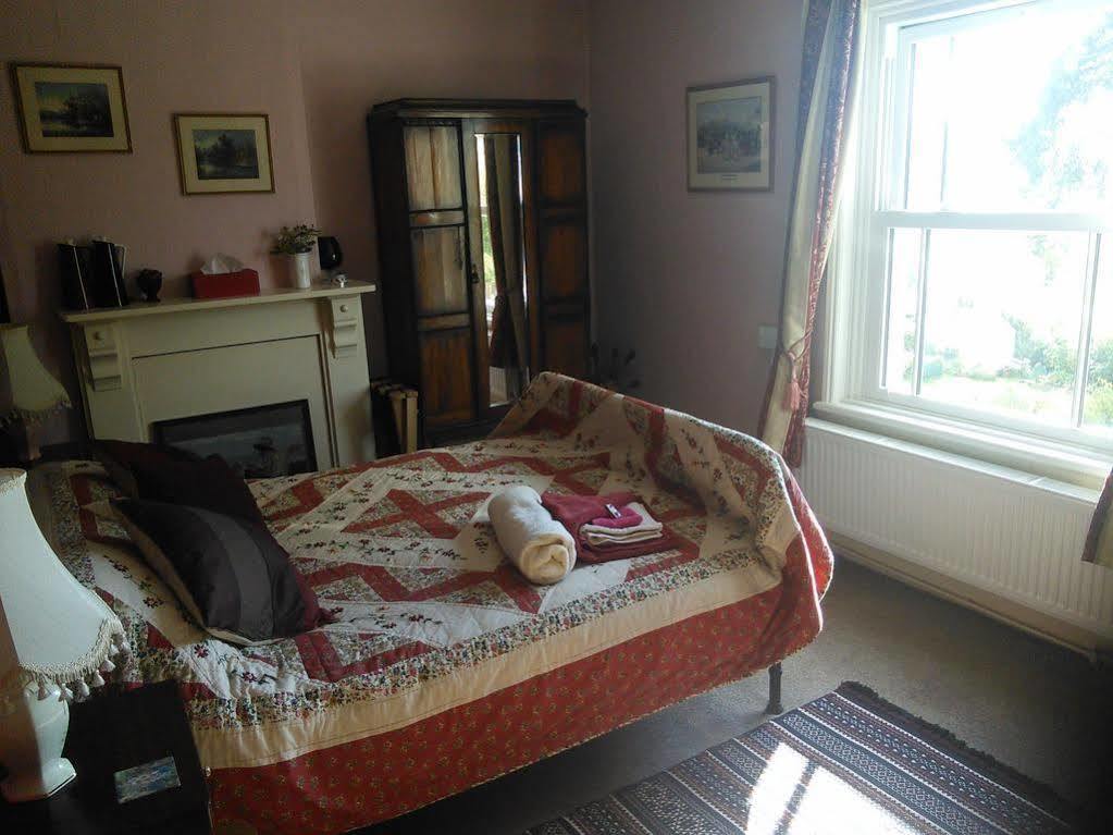 Lion Hotel Llanbister Extérieur photo